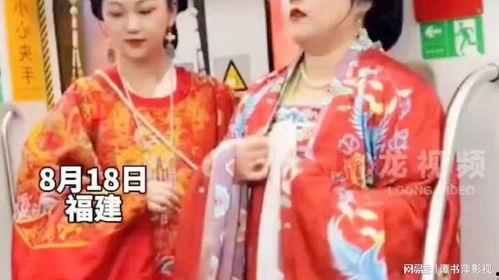 吃瓜少女唐装写真,时尚与趣味并存