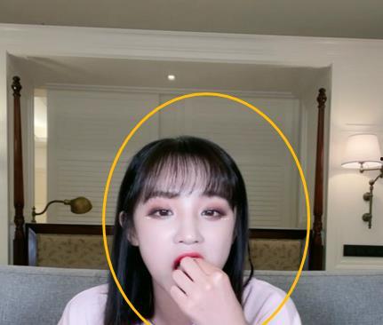 直播吃瓜女生视频,揭秘网络红人的幕后生活