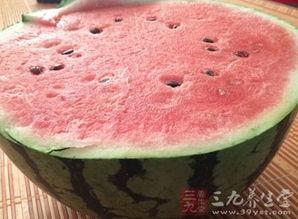 吃瓜导致食品中毒,揭秘食品中毒背后的惊人真相