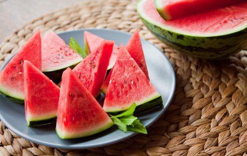 小板凳吃瓜姿势,揭秘夏日休闲新风尚