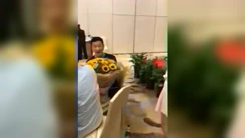 少女吃瓜的视频