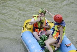 江西平江吃瓜,夏日吃瓜盛宴,品味地方特色美食